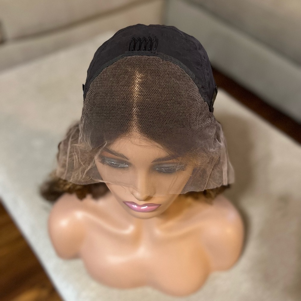 Wig - Picture 10 of 11